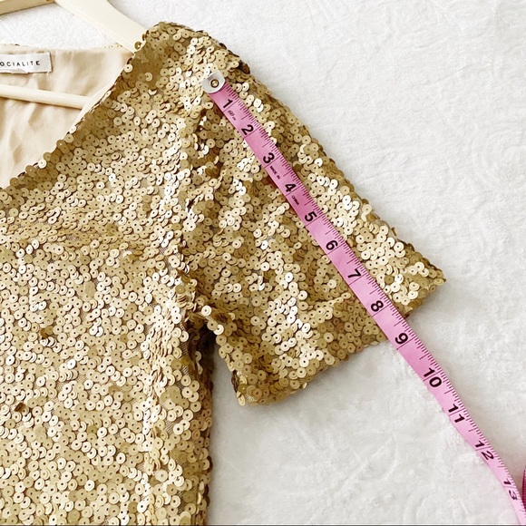 Socialite Sequin Gold Boxy V-Neck Top - Picture 6 of 12